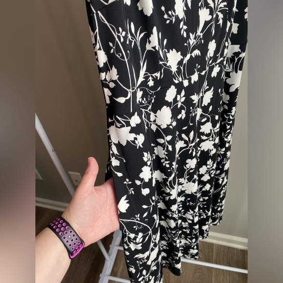 Talbots sleeves floral fit and flare dress with pockets - Picture 4 of 7